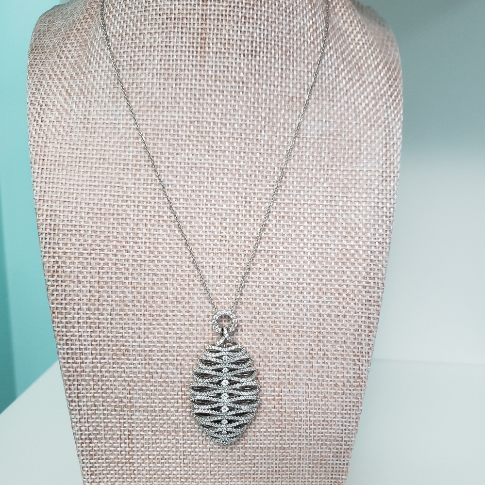 Silver pendant with necklace